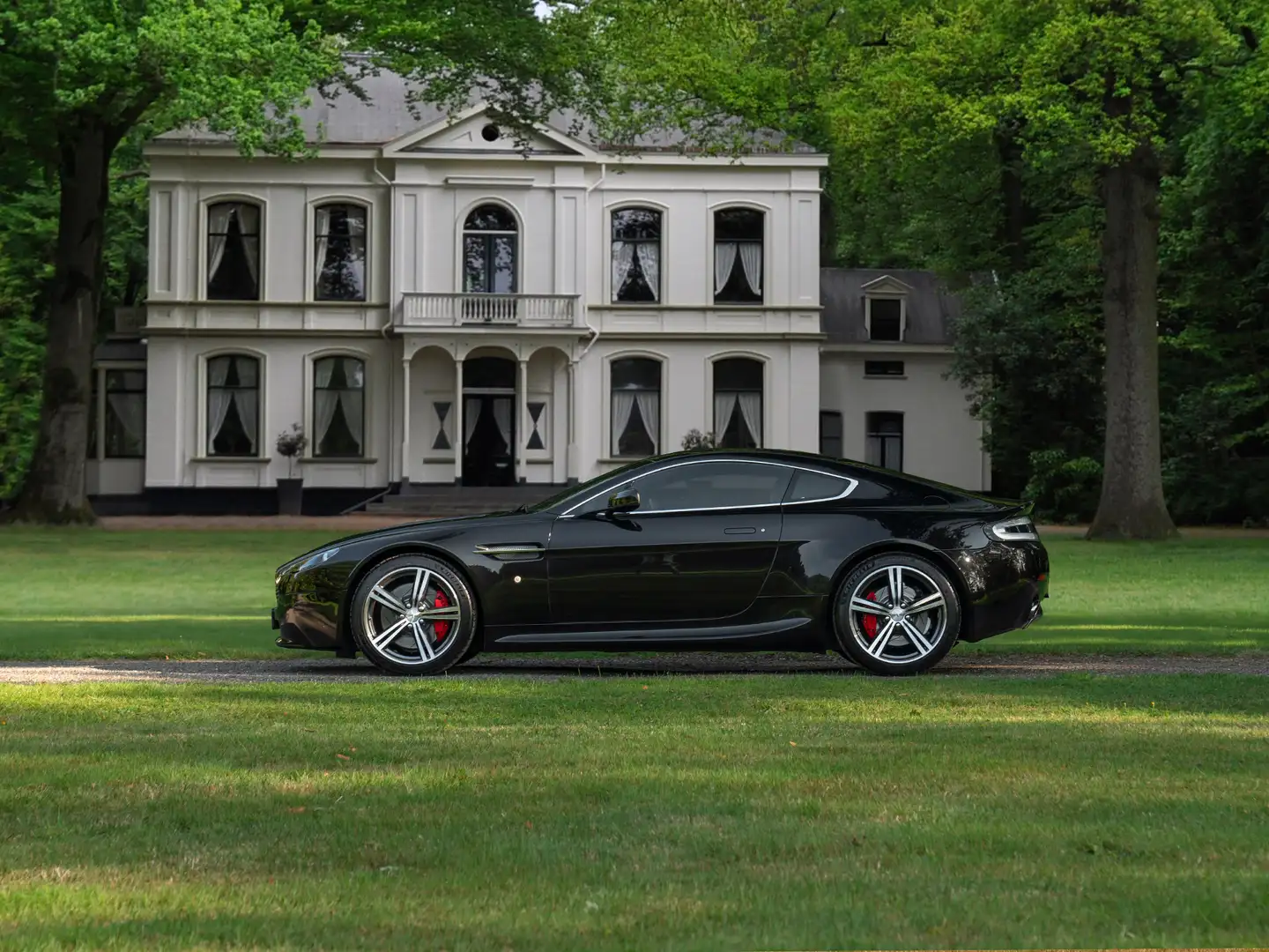 Aston Martin Vantage V8 N400 4.3 V8 Sportshift | Nr. 086/240 | Bergwerk Schwarz - 1