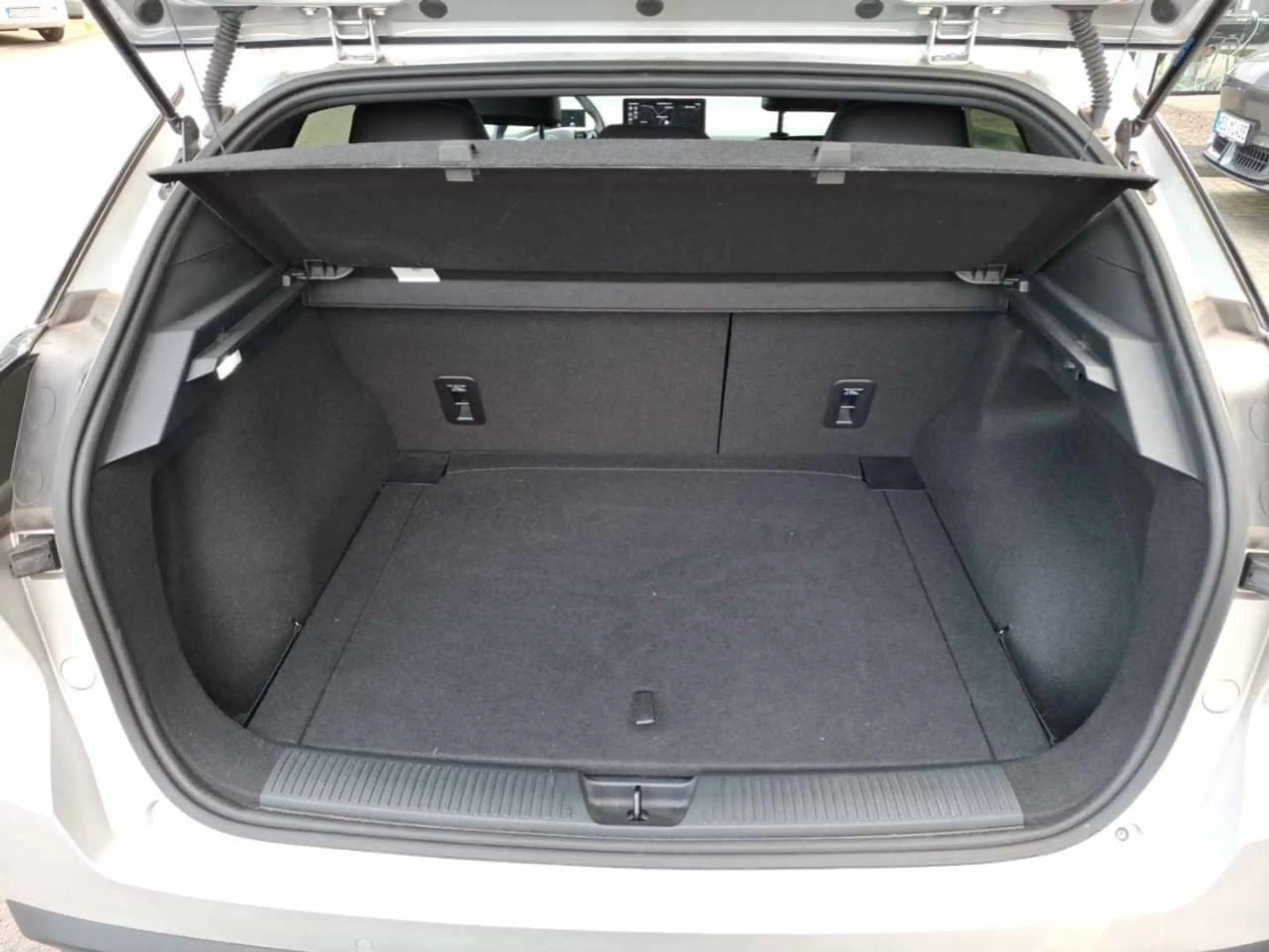 MG MG4 150 kW Luxury 64 kWh 360° ACC BLIS LED Lane AUT Kl — photo 14