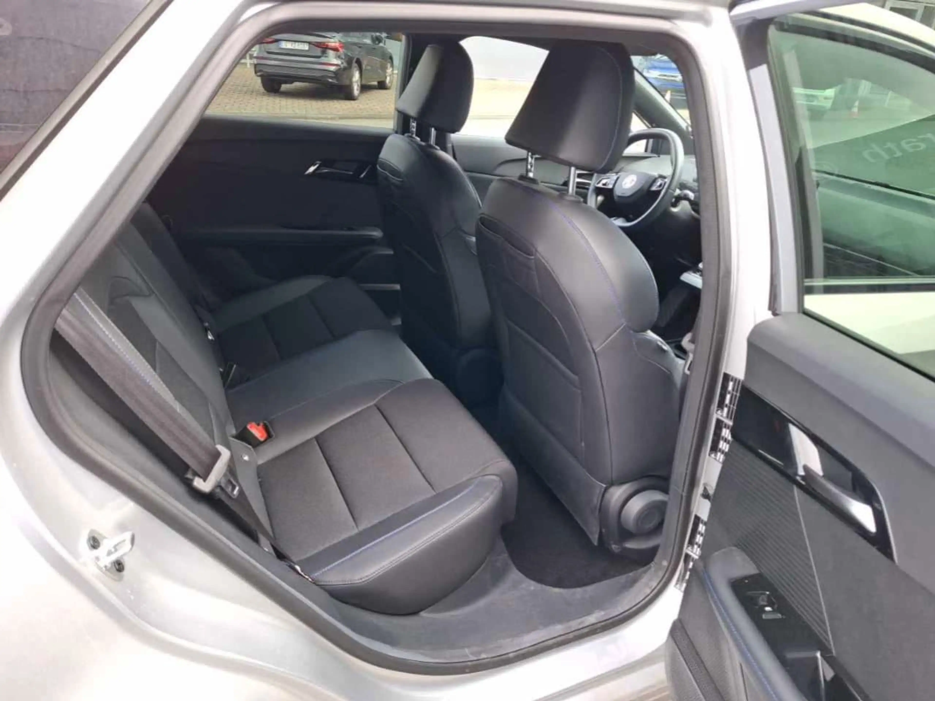 MG MG4 150 kW Luxury 64 kWh 360° ACC BLIS LED Lane AUT Kl — photo 13