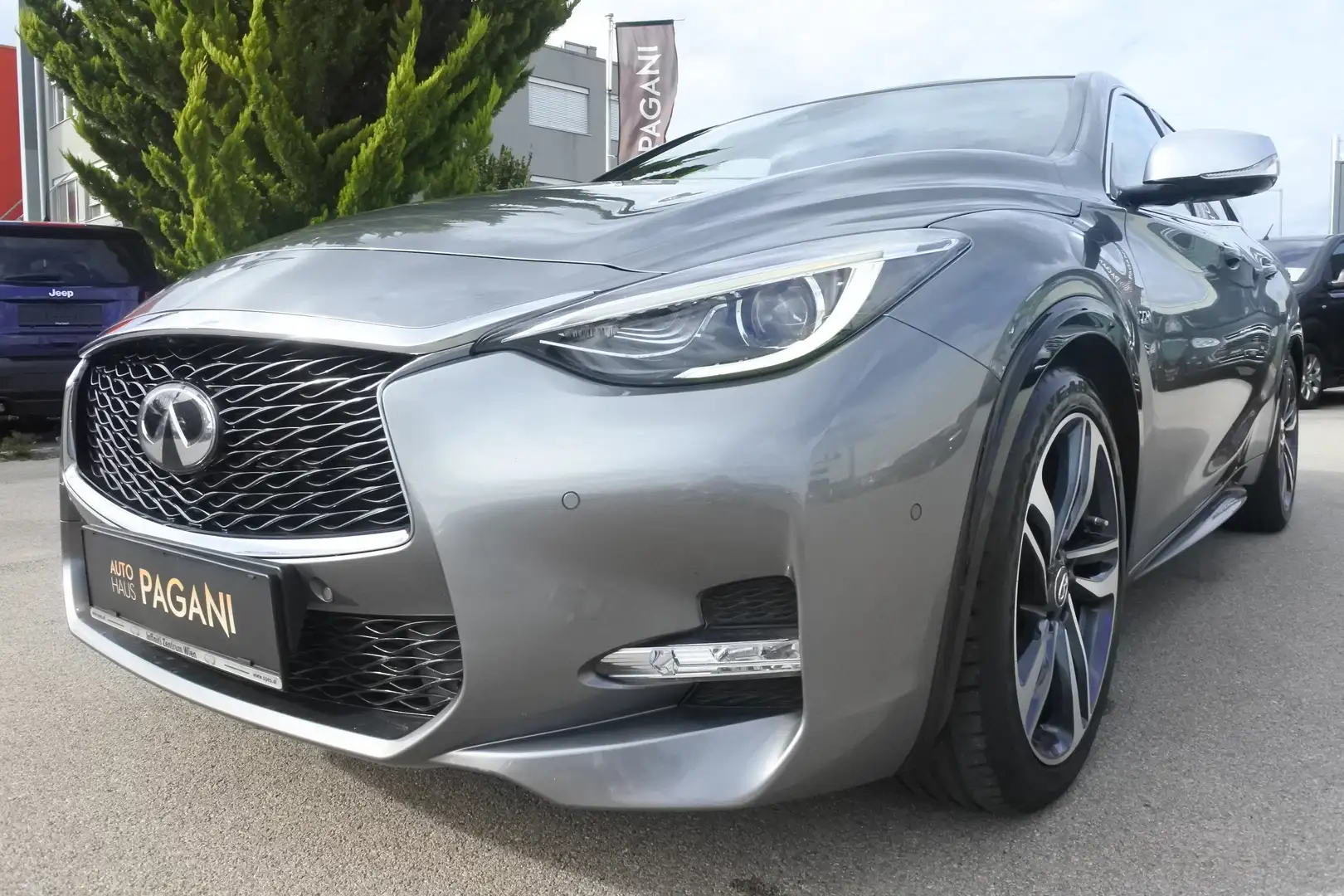 Infiniti Q30 Q30 2,2d DCT AWD Premium City Black Aut. Premium - 1