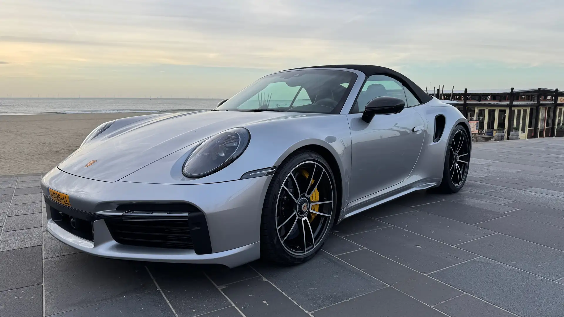 Porsche 992 Turbo S Cabrio Lift/Burm Ceramic GT-SILVER NL Auto Zilver - 1