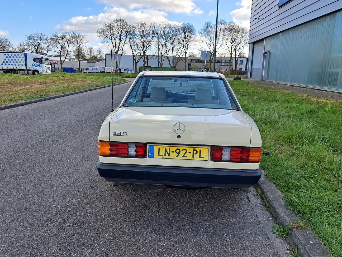 Mercedes-Benz 190 190 2.0 / W201 wegen Belasting vrij Beige - 1