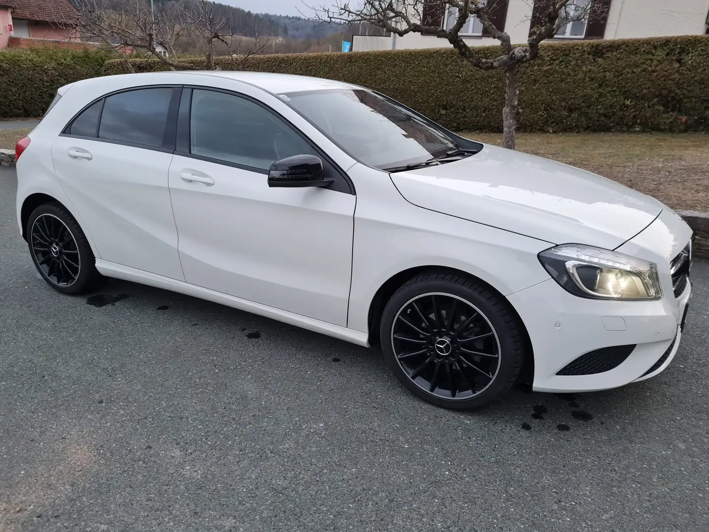 Mercedes-Benz A 180 A 180 CDI BlueEfficiency Edition Lifestyle Edition Lifestyle Weiß - 1