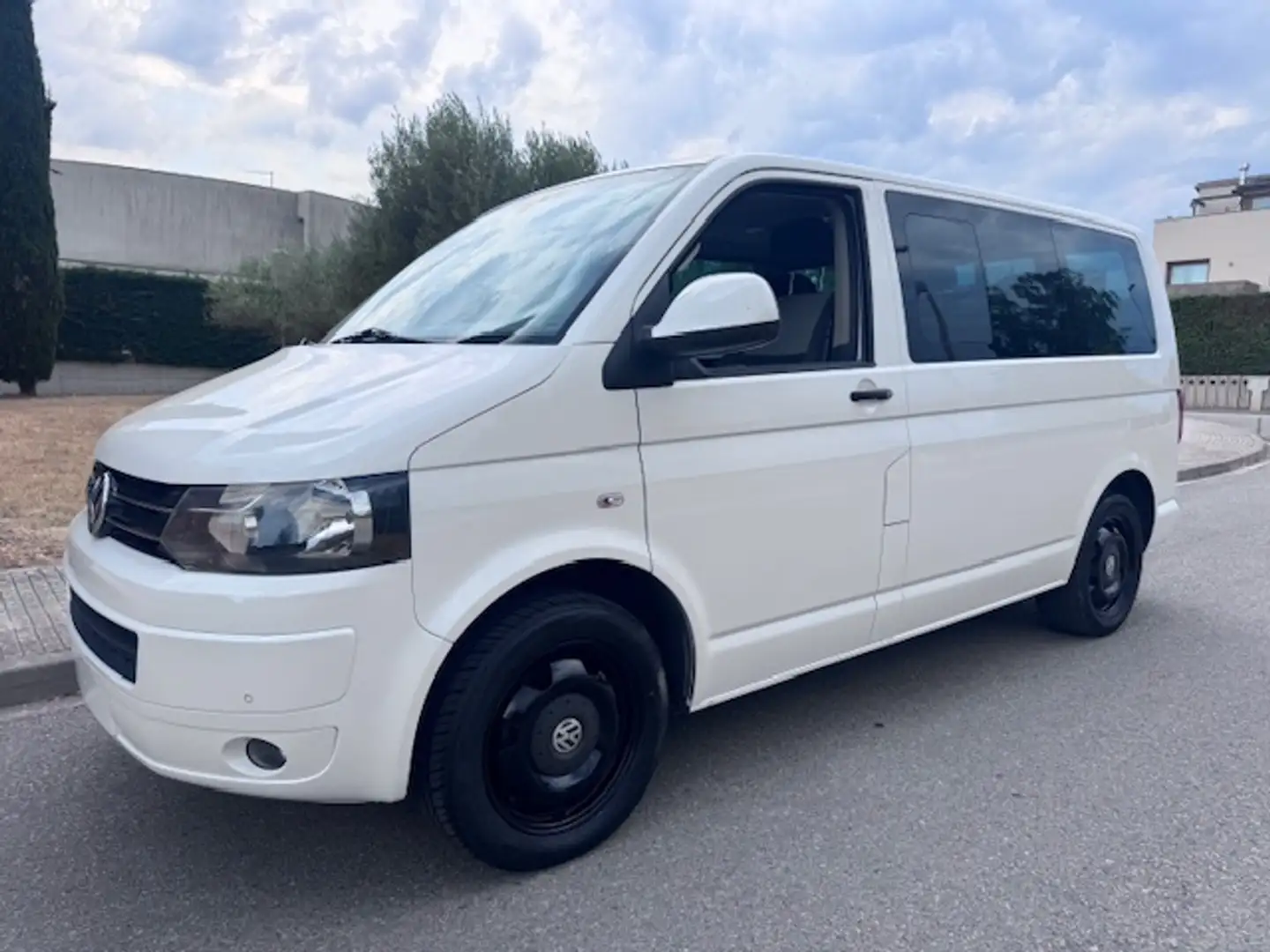 Volkswagen VOLKSWAGEN Multivan M1 Monovolumen  Manual de 4 Pu Blanco - 1