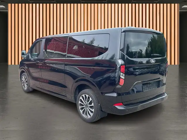 Ford Tourneo Custom view 4