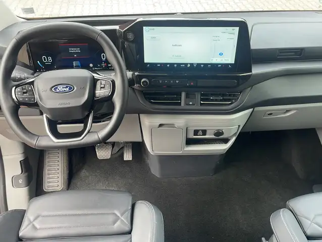 Ford Tourneo Custom view 9