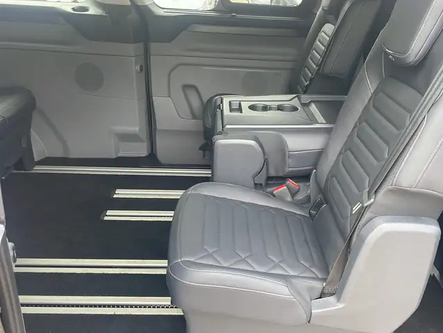 Ford Tourneo Custom view 14