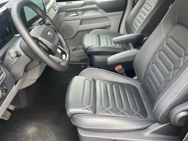 Ford Tourneo Custom view 10