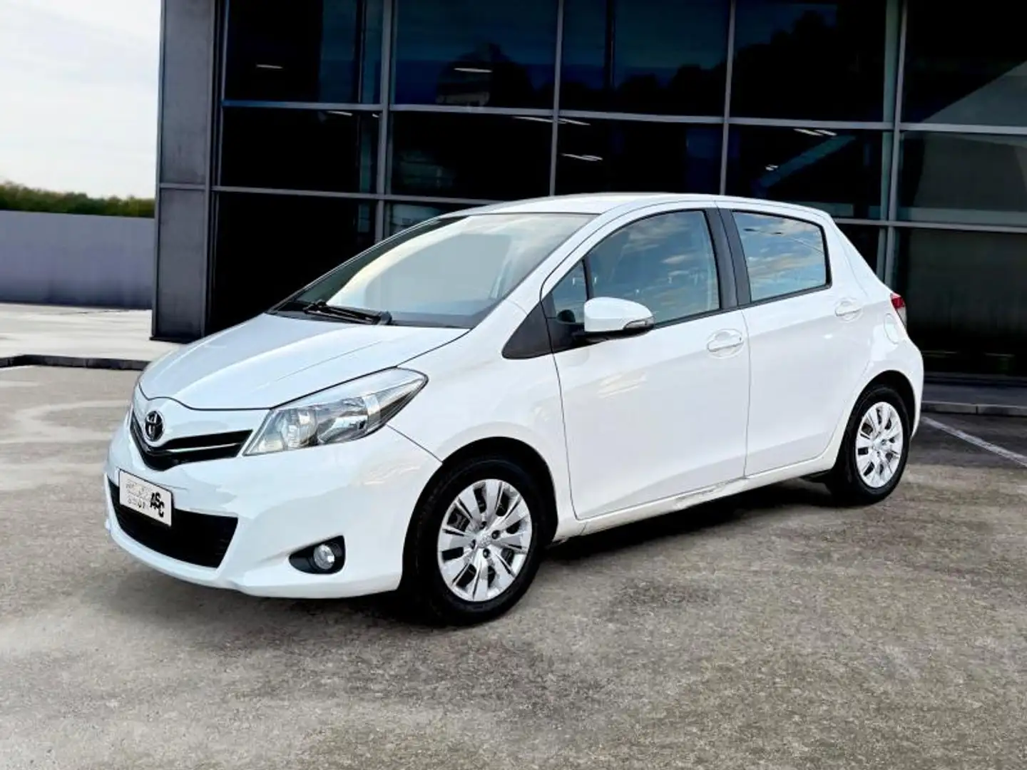 Toyota Yaris 1.0 BENZ 69 CV ADATTA A NEOPATENTATI Blanc - 1