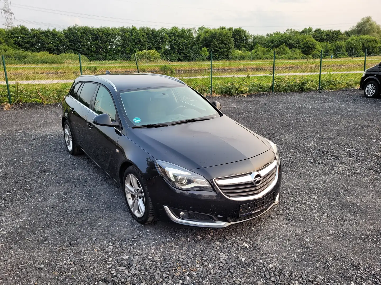 Opel Insignia 1.6 CDTI Euro 6 Schwarz - 1