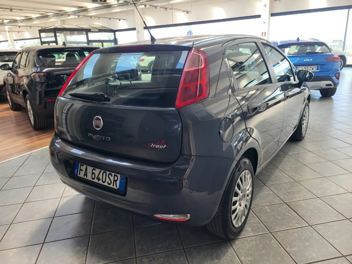 Fiat Punto 1.4 8V 5 porte Easypower Unico proprietario Grigio - 2