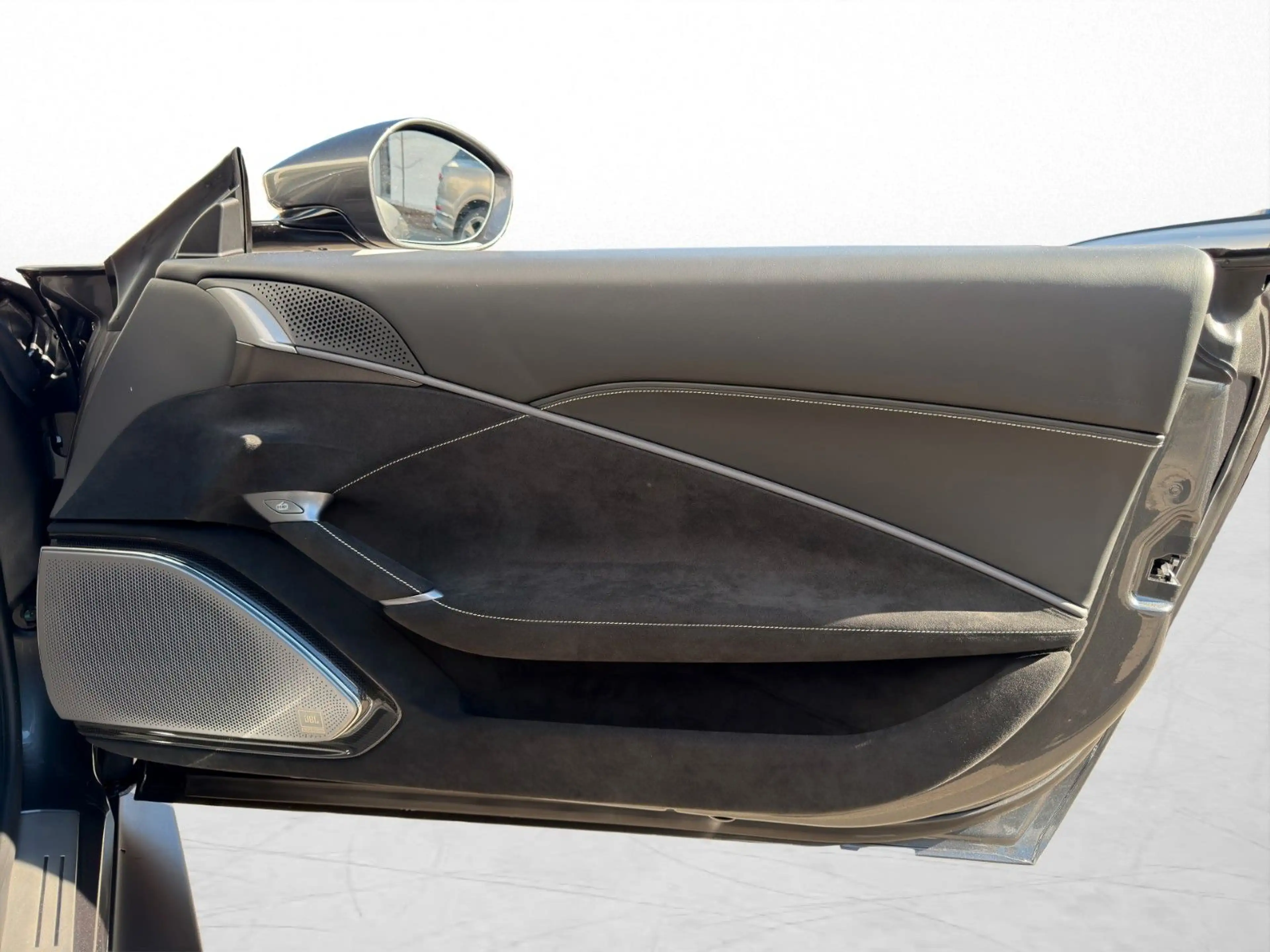 Ferrari Roma Spider / LED 7 MADM / Sitzlüftung — photo 15
