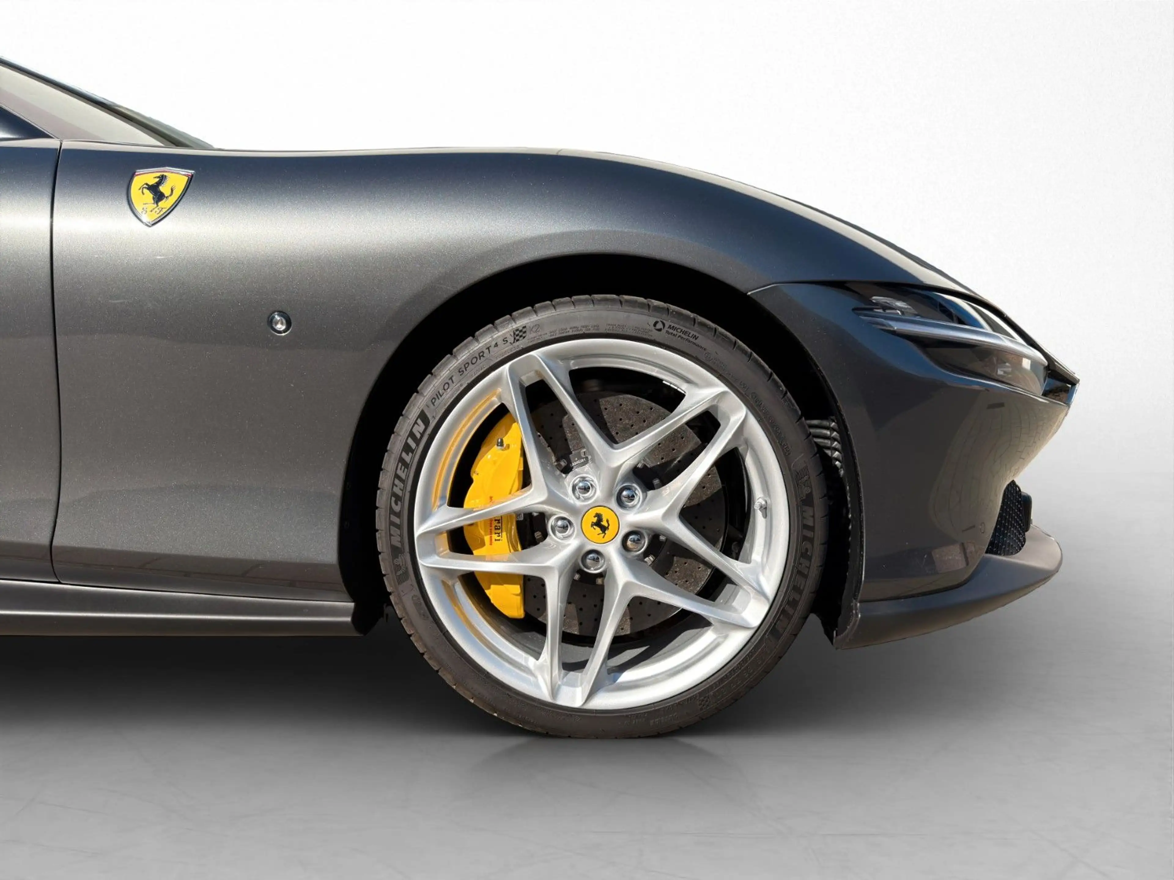 Ferrari Roma Spider / LED 7 MADM / Sitzlüftung — photo 10