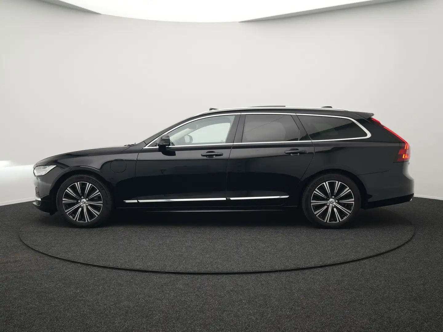 Volvo V90 T6 AWD Inscription Plug In Hybrid 340pk PHEV | Tre Zwart - 2