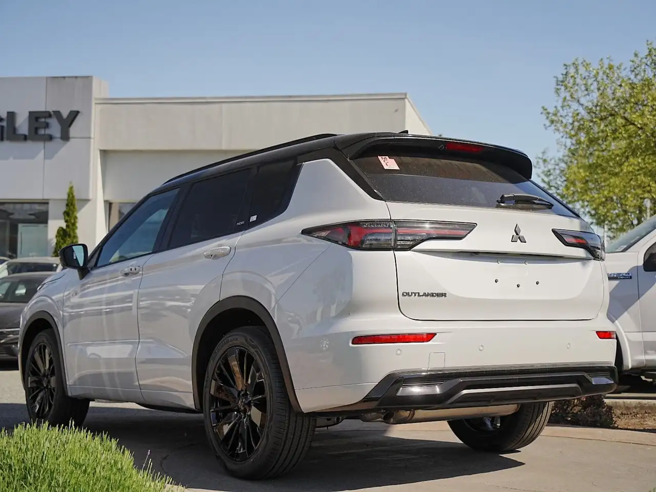 Mitsubishi Outlander снимка Mitsubishi Outlander