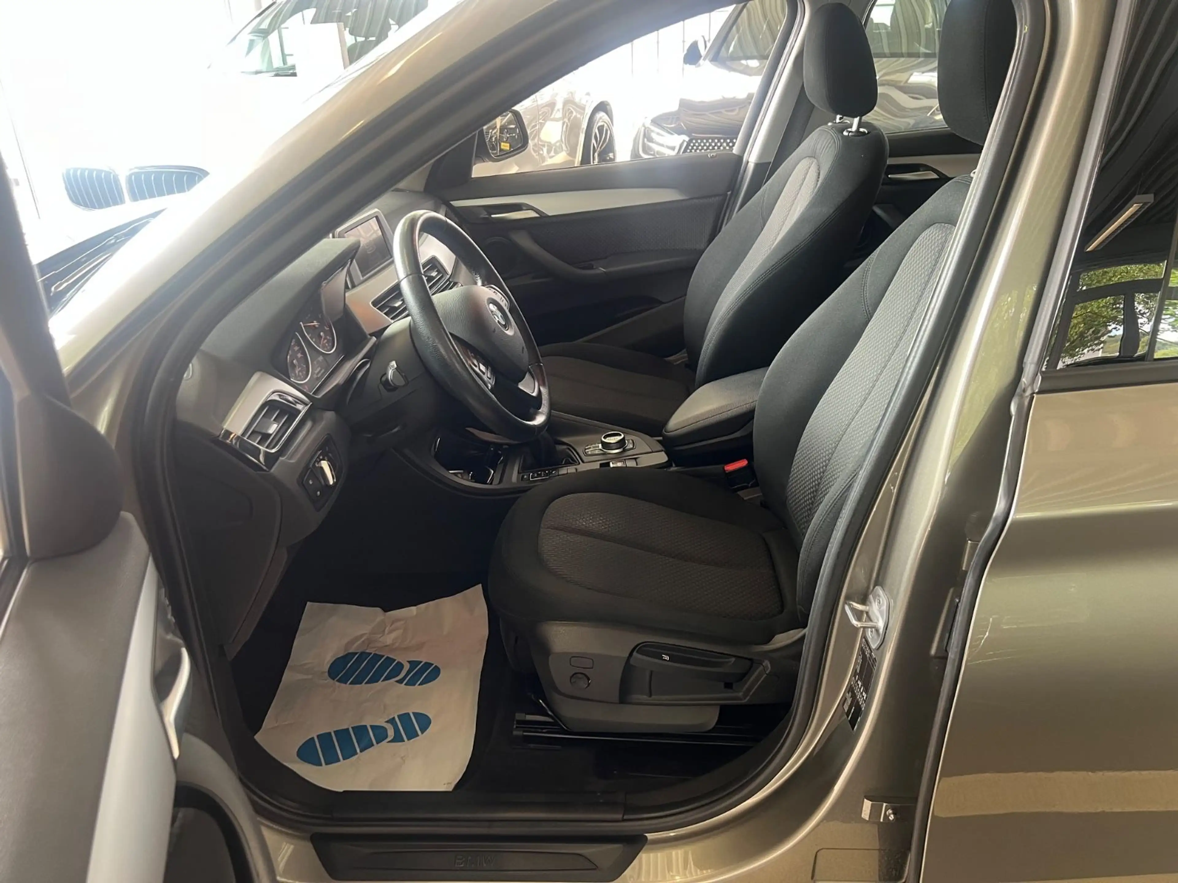 BMW X1 sDrive 18 d Advantage *LED*NAVI*SITZHEIZUNG* — photo 12