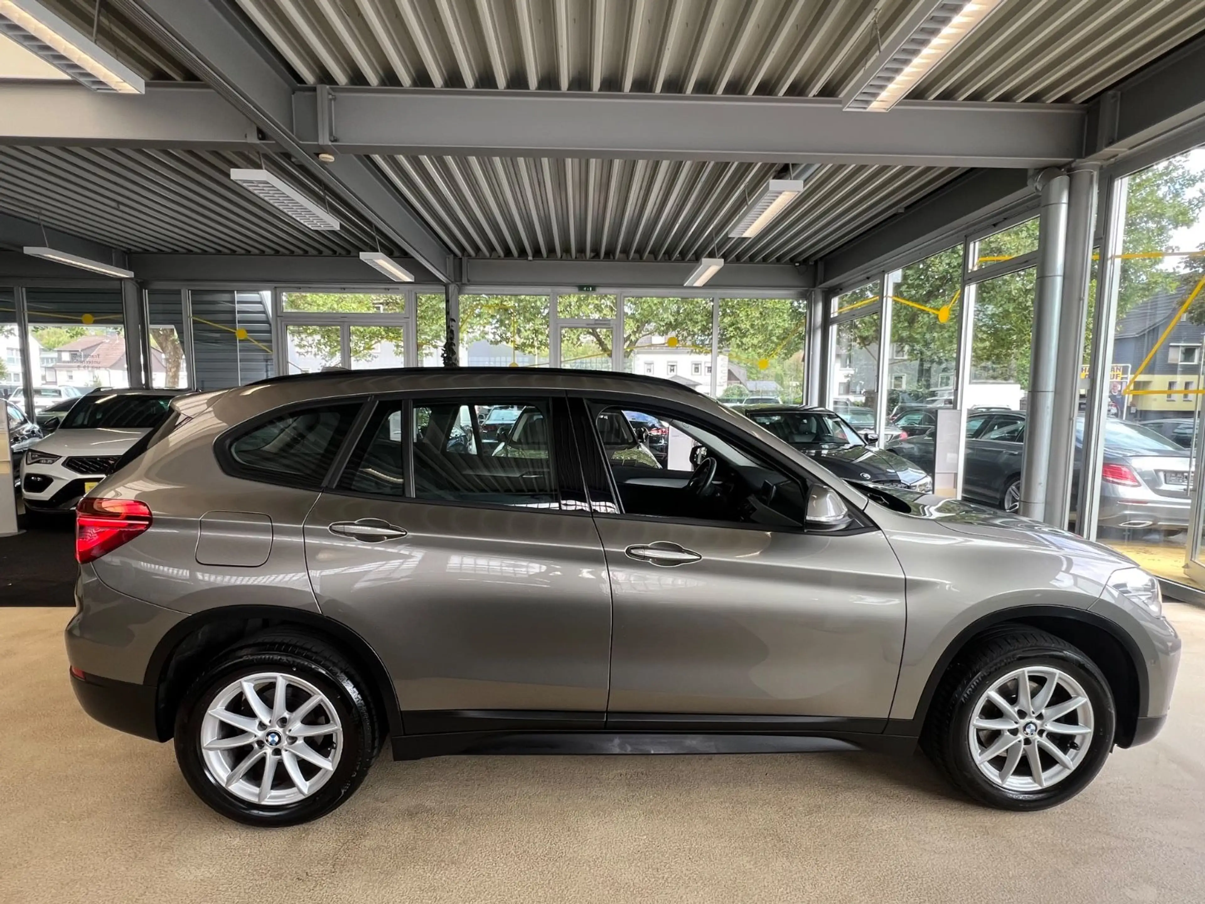 BMW X1 sDrive 18 d Advantage *LED*NAVI*SITZHEIZUNG* — photo 9