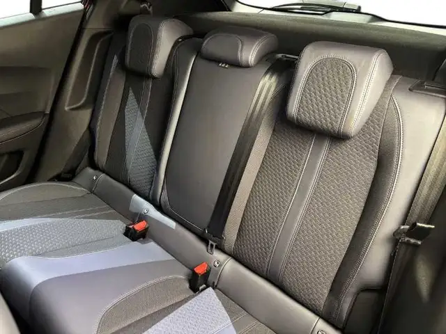Peugeot 2008 view 9