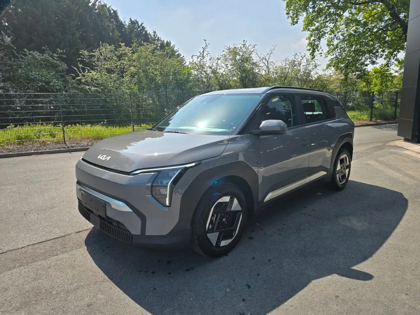 Kia EV3 150 kW Earth*P3*P4**LED*Rückfahrkamera* Grijs - 2