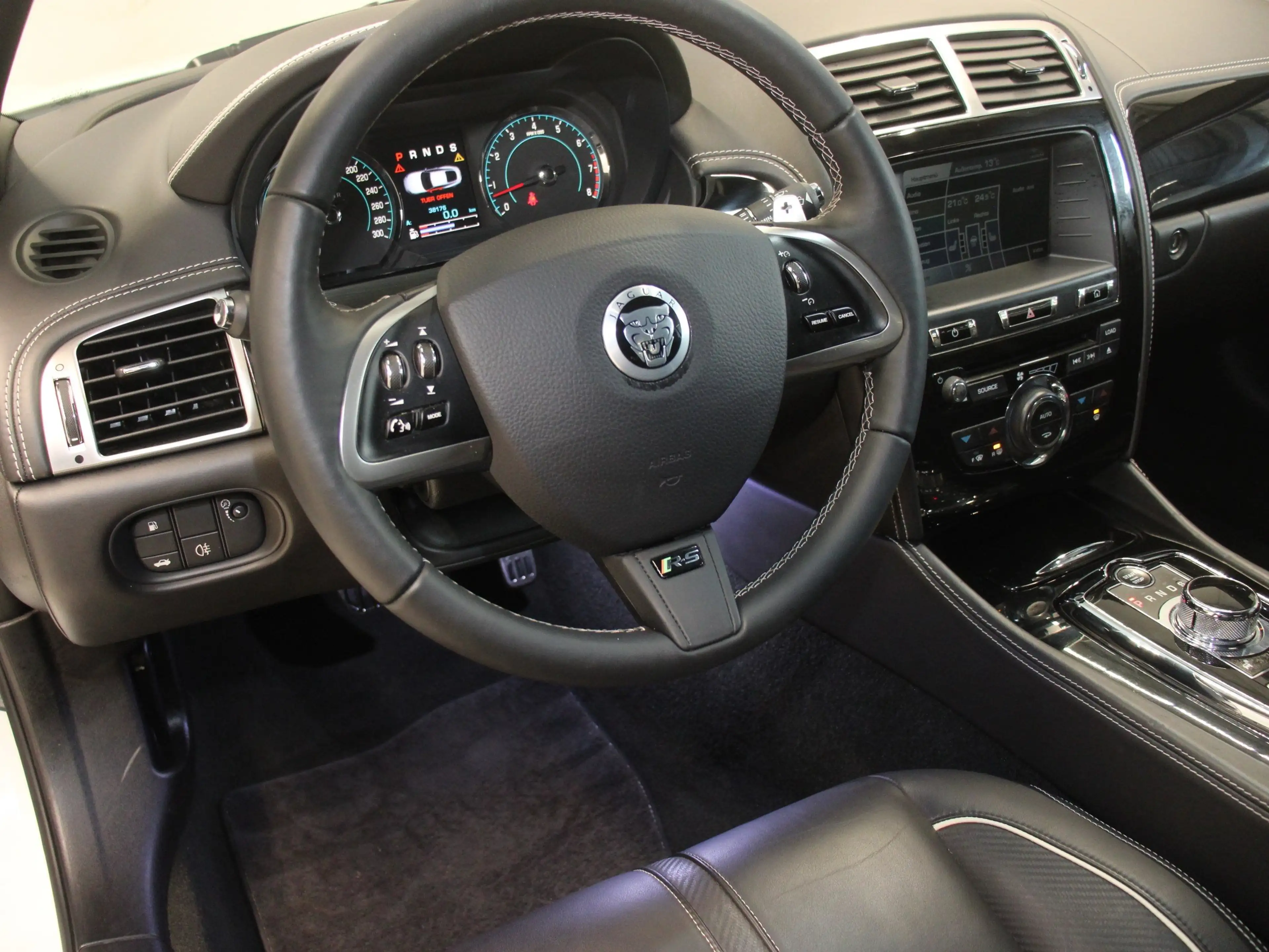 Jaguar XKR S Coupe 5.0 V8 Kompressor — photo 9