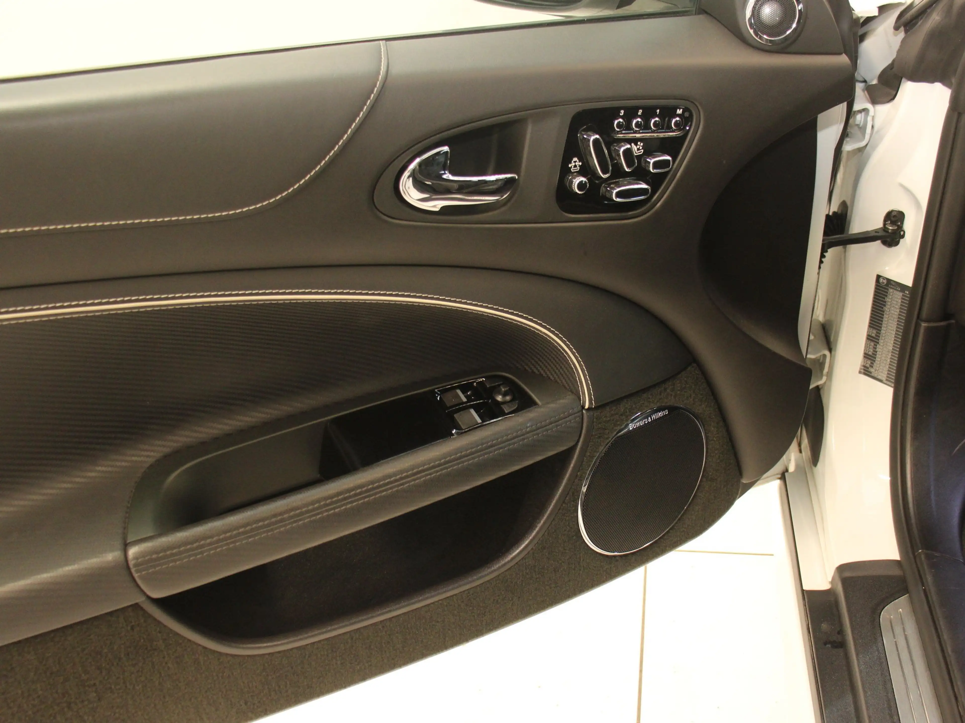 Jaguar XKR S Coupe 5.0 V8 Kompressor — photo 11