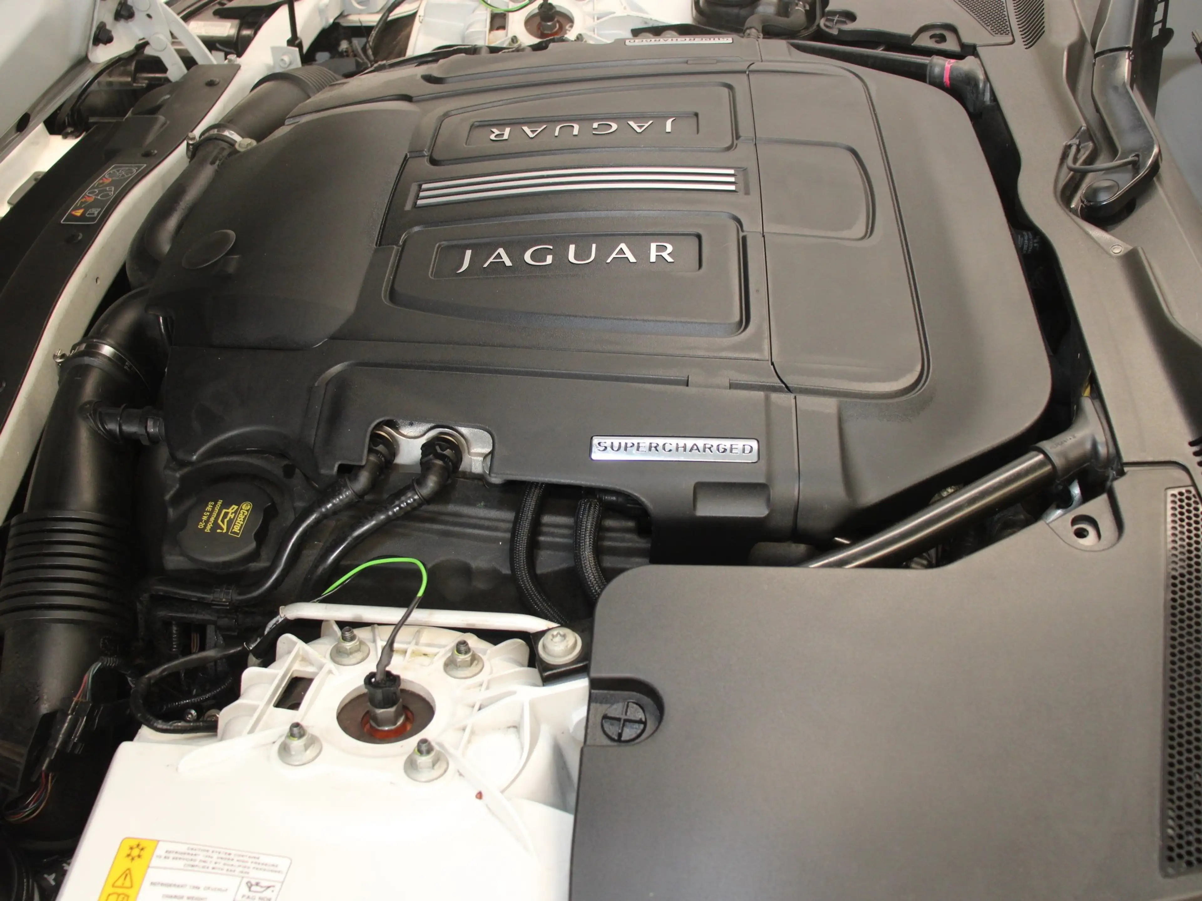 Jaguar XKR S Coupe 5.0 V8 Kompressor — photo 15
