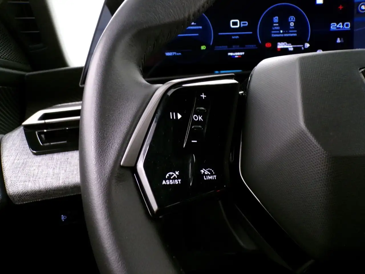 Peugeot 3008 III - 3008 1.2 hybrid Allure 145cv e-dcs6 16
