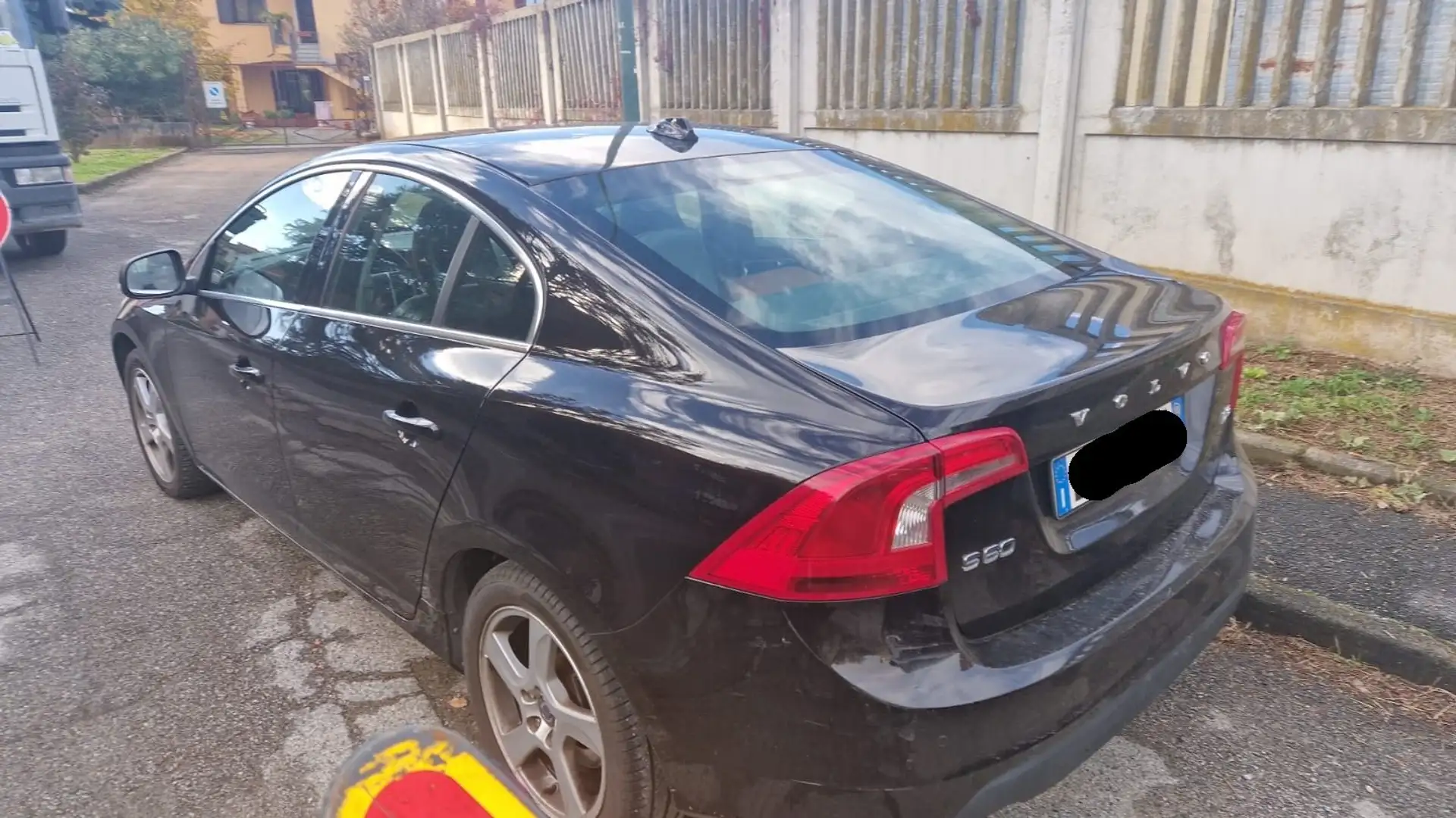 Volvo S60 S60 II 2010 2.0 d3 momentum  geartronic Nero - 2