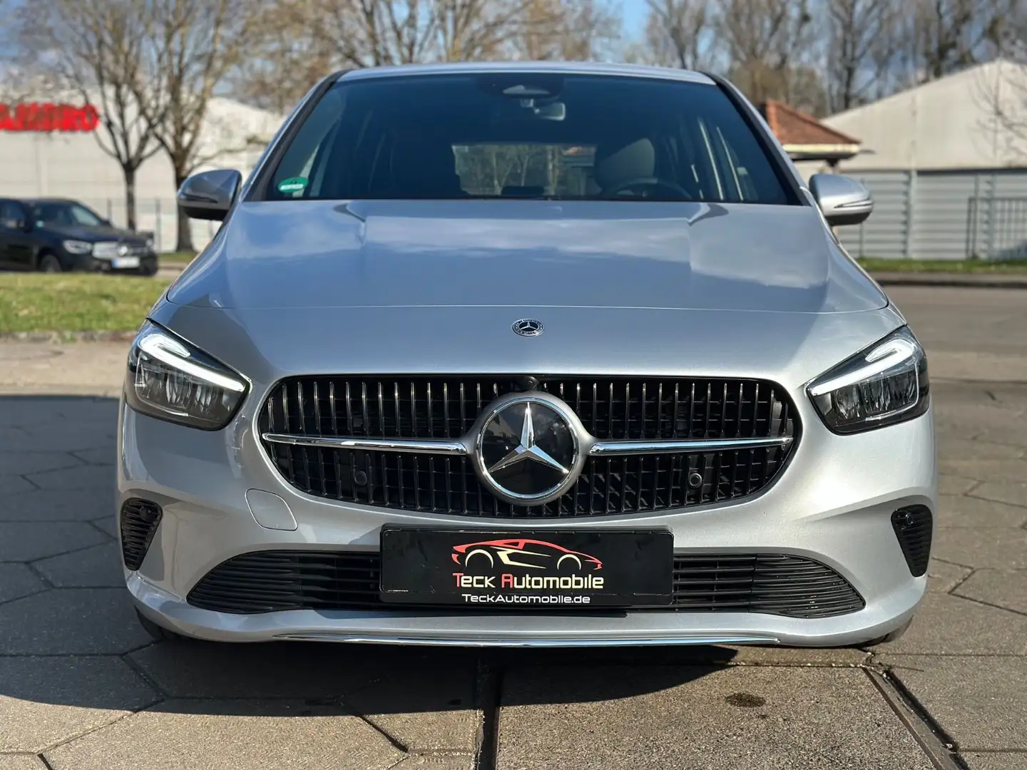 Mercedes-Benz B 180 MBUX NAVI Automatik SHZ 1 HAND LED Silber - 2
