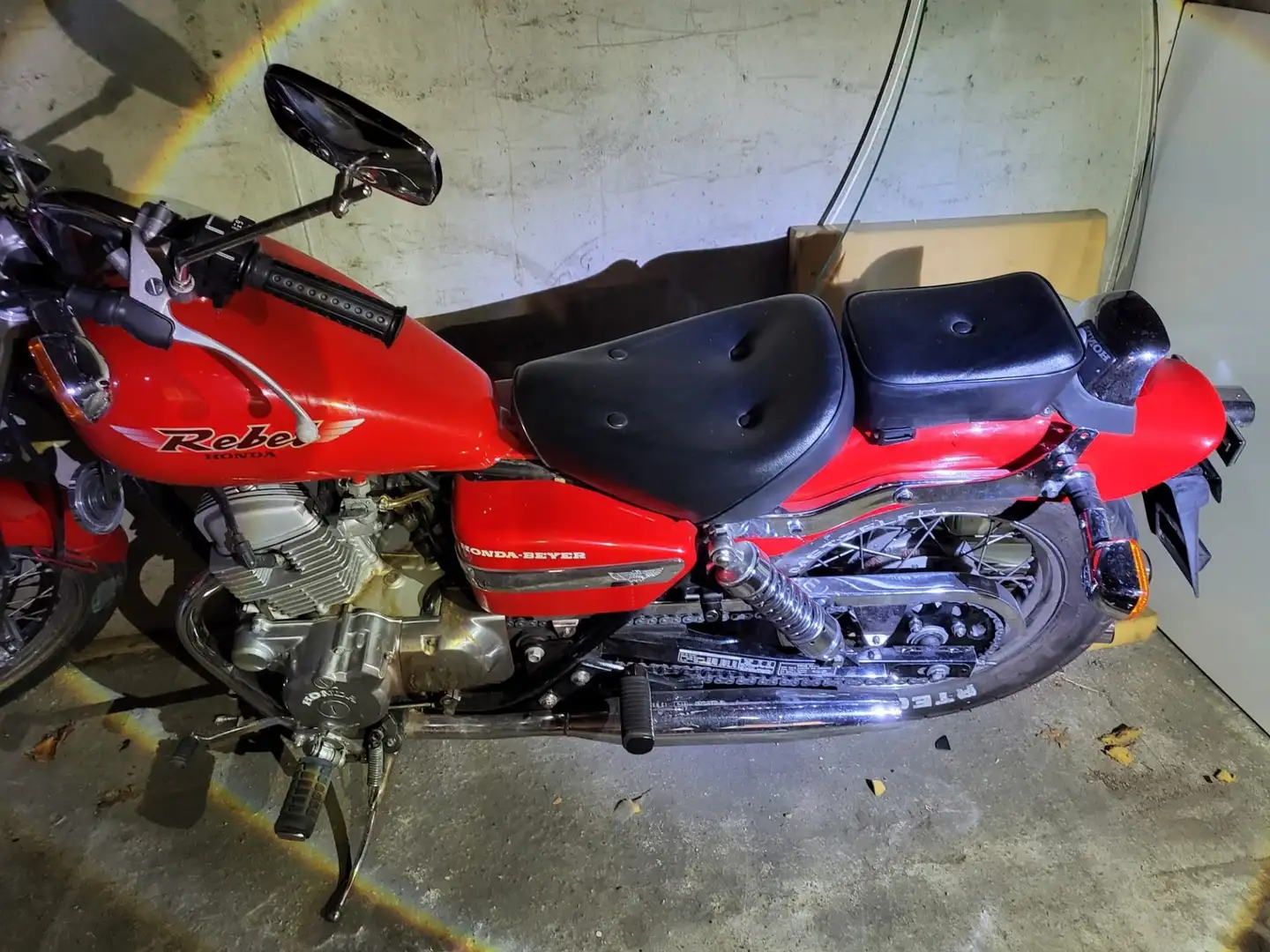 Honda CA 125 Rebel Chopper Red - 2