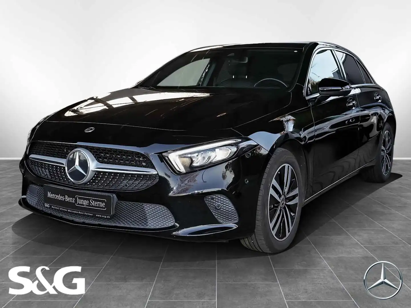 Mercedes-Benz A 250 e TOTWINKEL+KAMERA+CARPLAY+PDC+LED+17" Schwarz - 1