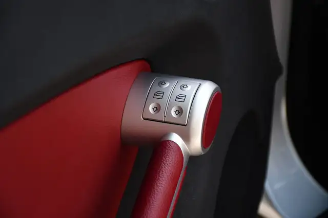 Mercedes-Benz SLK view 8