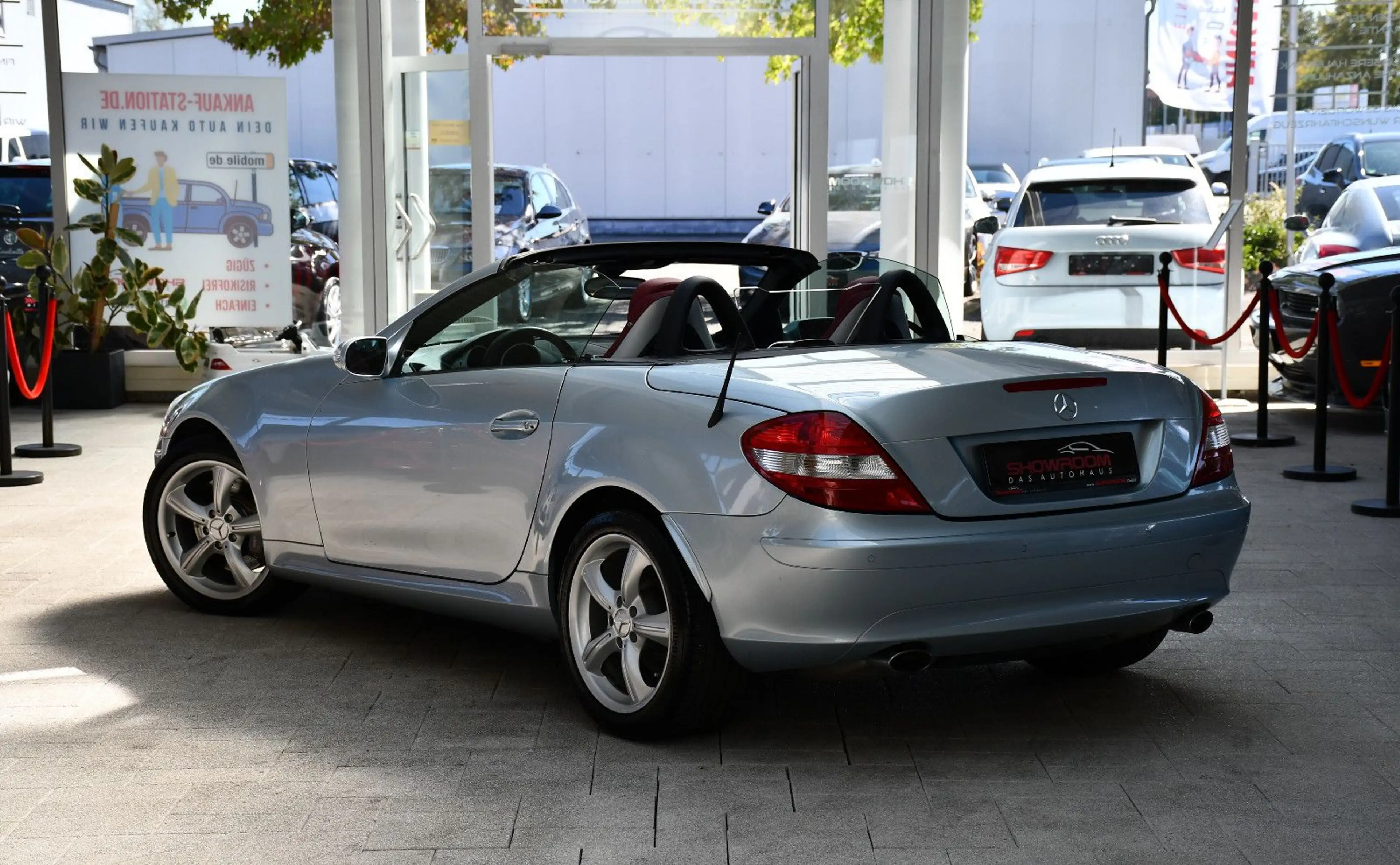 Mercedes-Benz SLK 350 Roadster Aut. Airscarf Navi Tempomat Shz — photo 4