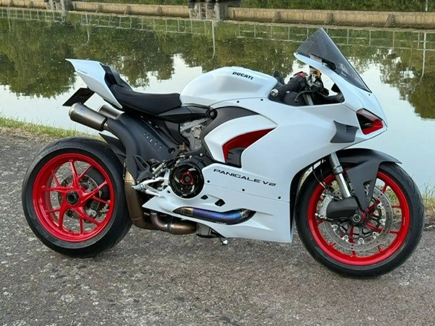Ducati Panigale V2 Alb - 1