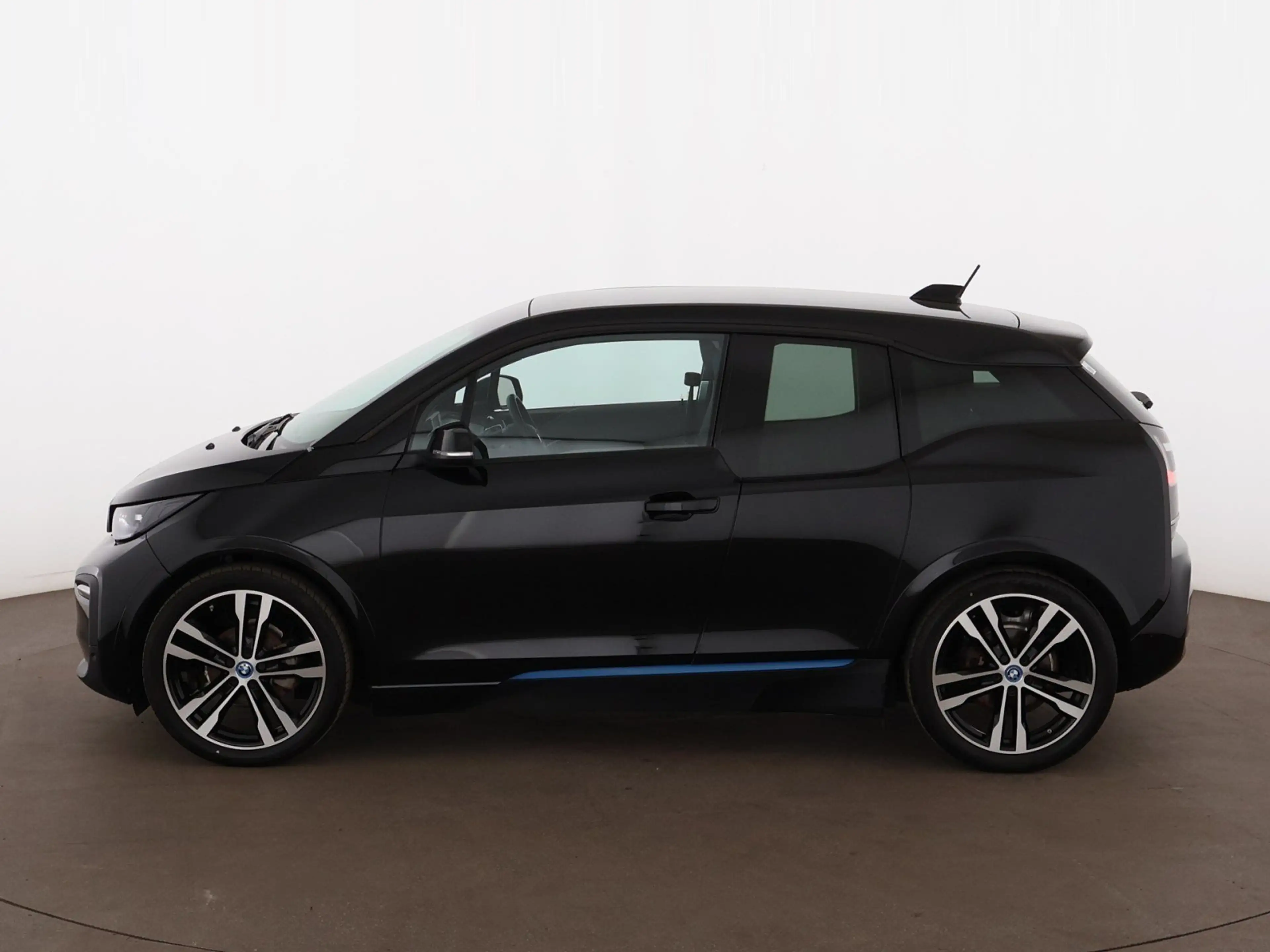 BMW i3 42kWh Aut LED WAERMEPUMPE NAVI SITZHZG — photo 5