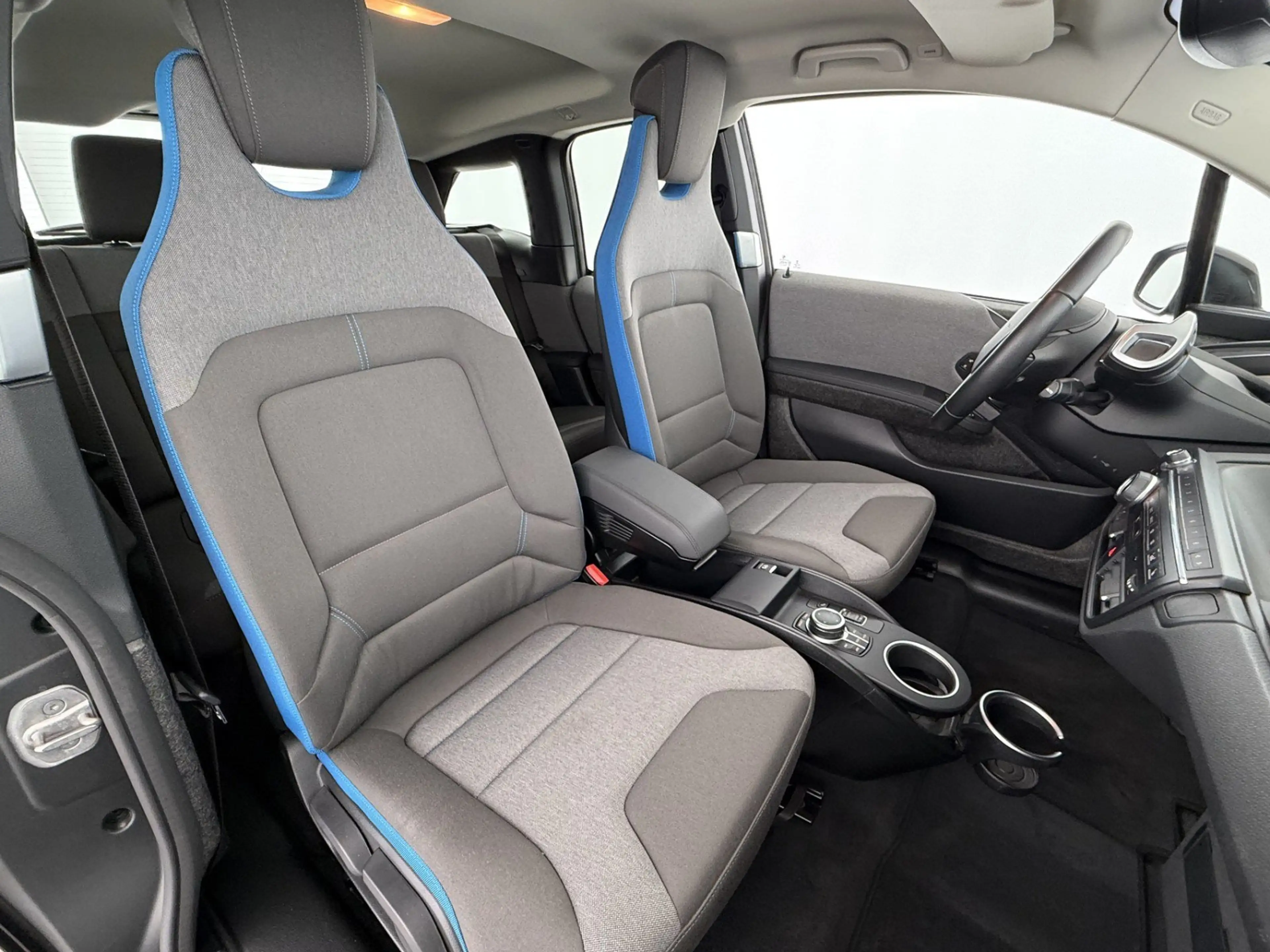 BMW i3 42kWh Aut LED WAERMEPUMPE NAVI SITZHZG — photo 14