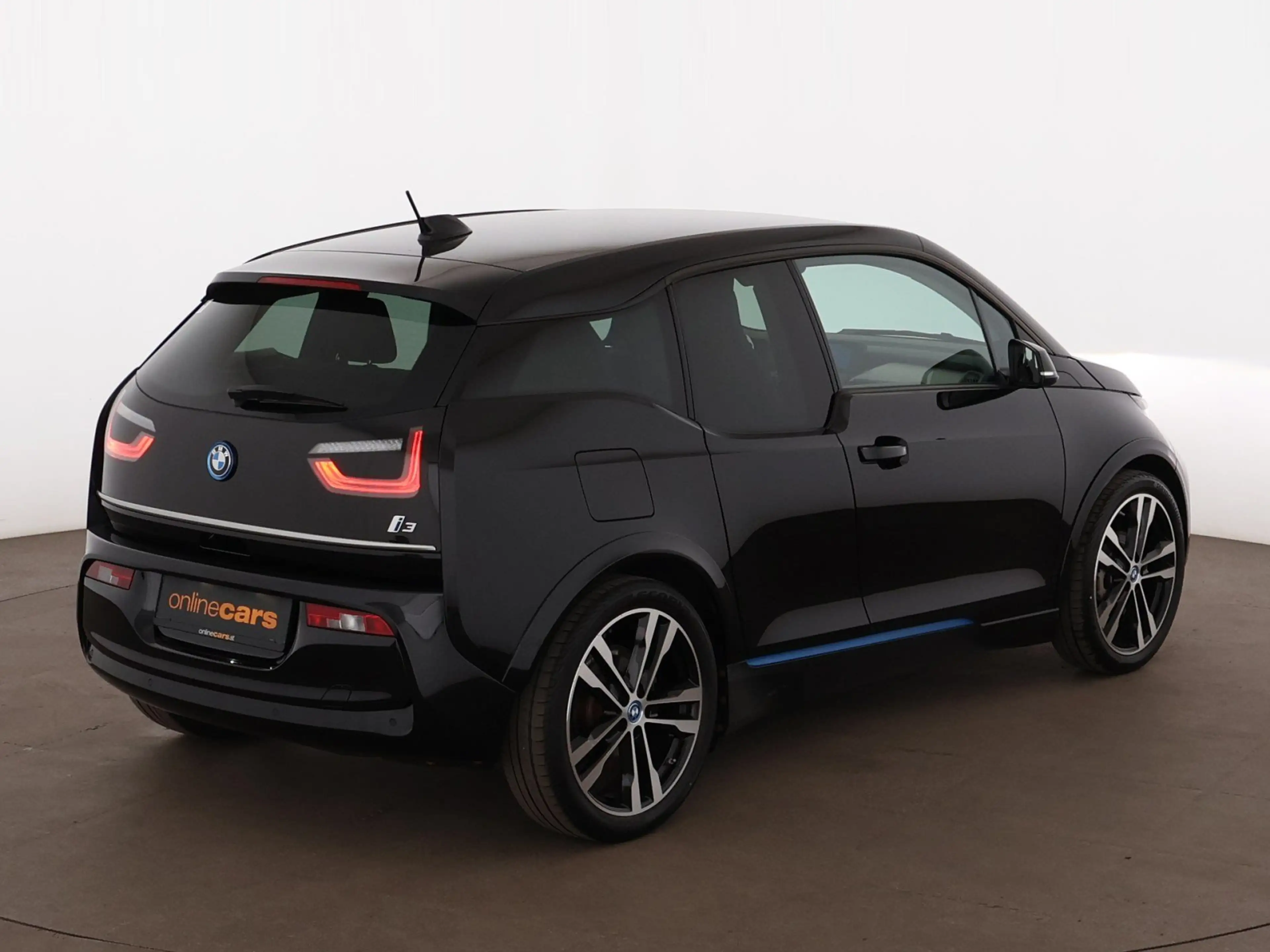 BMW i3 42kWh Aut LED WAERMEPUMPE NAVI SITZHZG — photo 8