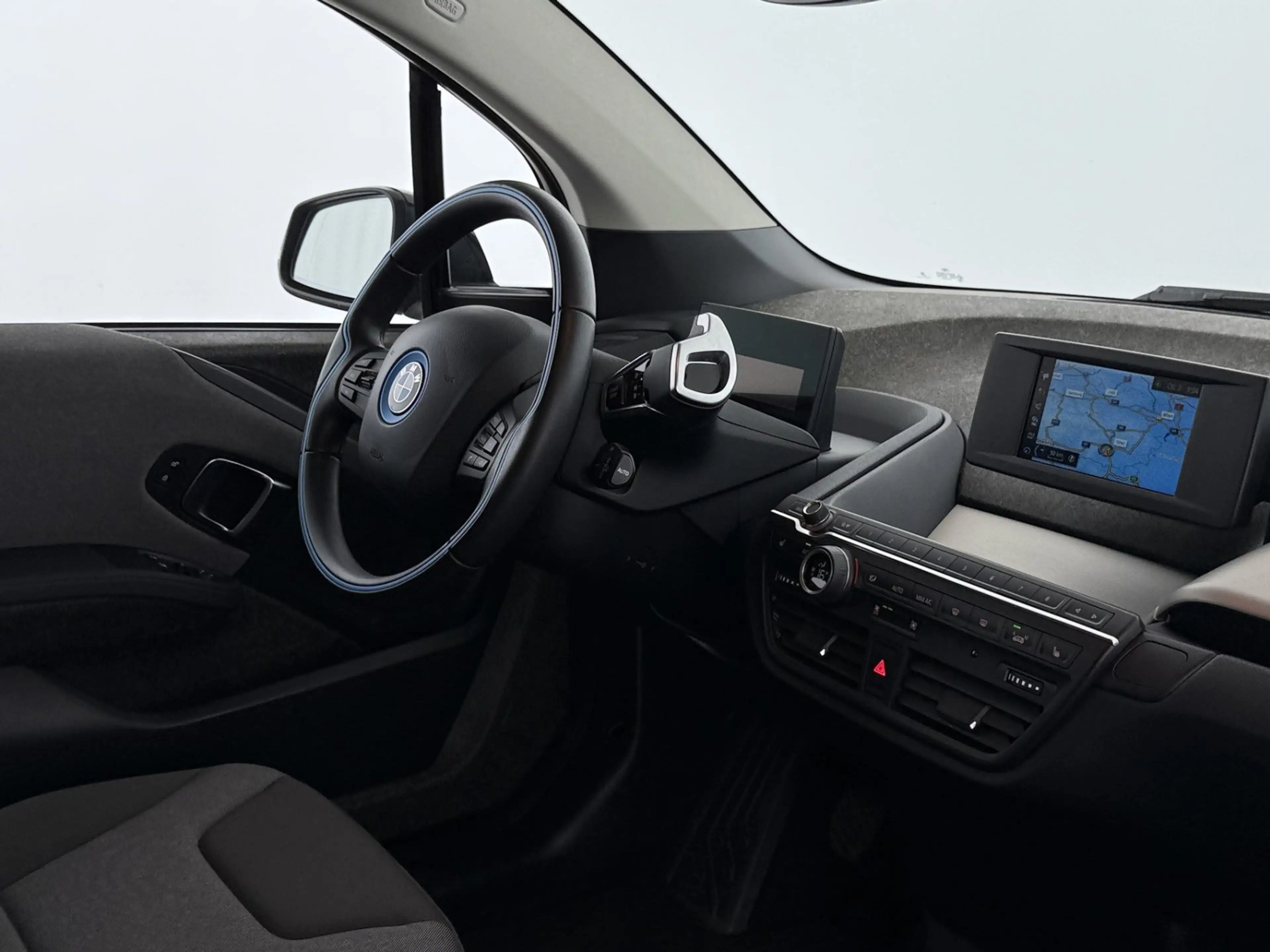 BMW i3 42kWh Aut LED WAERMEPUMPE NAVI SITZHZG — photo 13