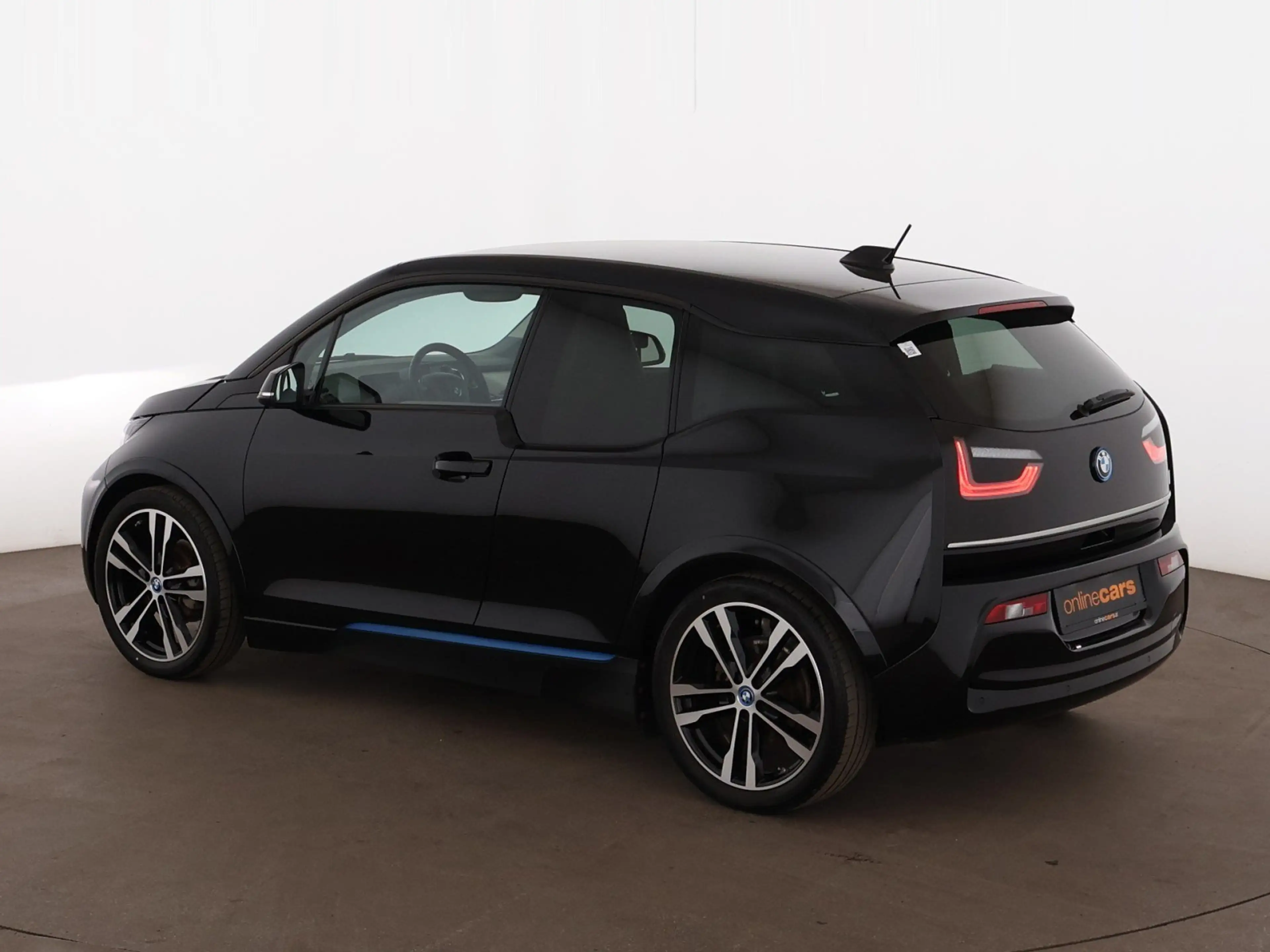 BMW i3 42kWh Aut LED WAERMEPUMPE NAVI SITZHZG — photo 6