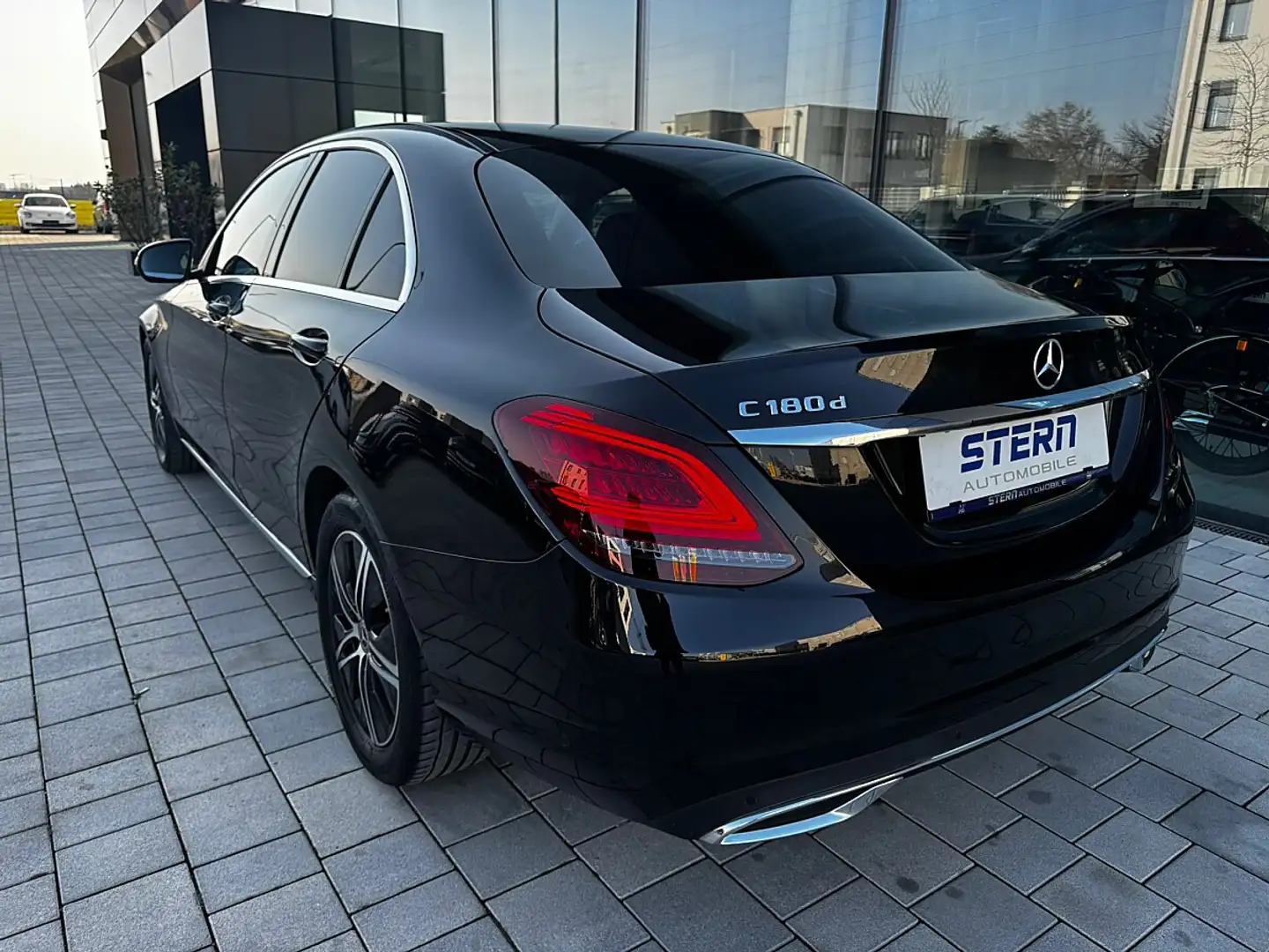 Mercedes-Benz C 180 d *SITZHEIZUNG* CARPLAY* RÜCKFAHRKAMERA* Schwarz - 2