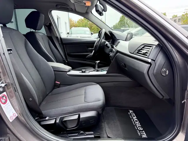 BMW 3 Series view 11