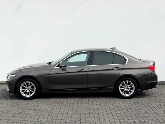 BMW 3 Series view 7