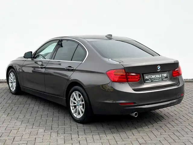 BMW 3 Series view 6