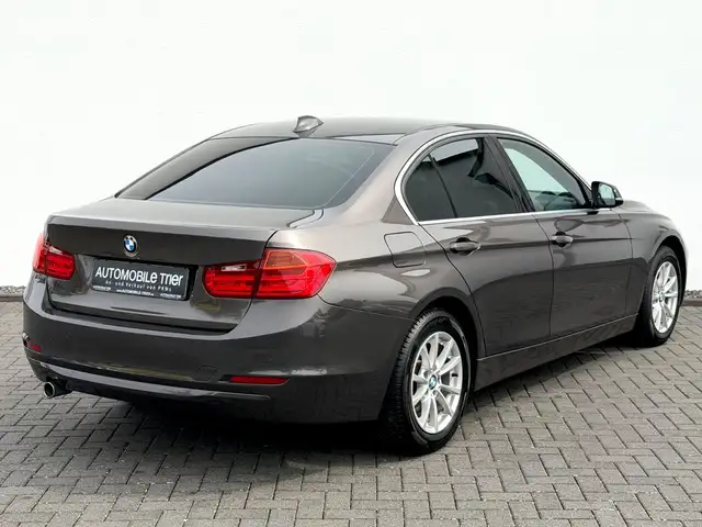BMW 3 Series view 4