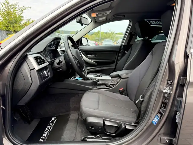 BMW 3 Series view 8