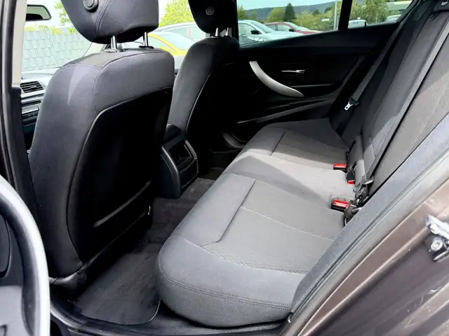 BMW 3 Series view 12