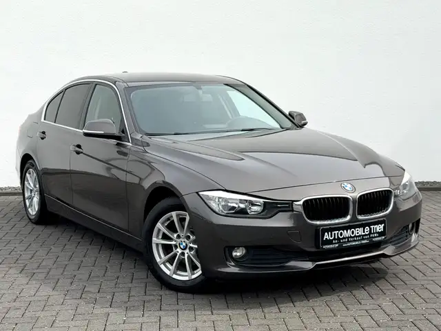 BMW 3 Series view 3