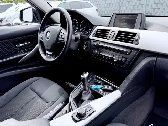 BMW 3 Series view 10