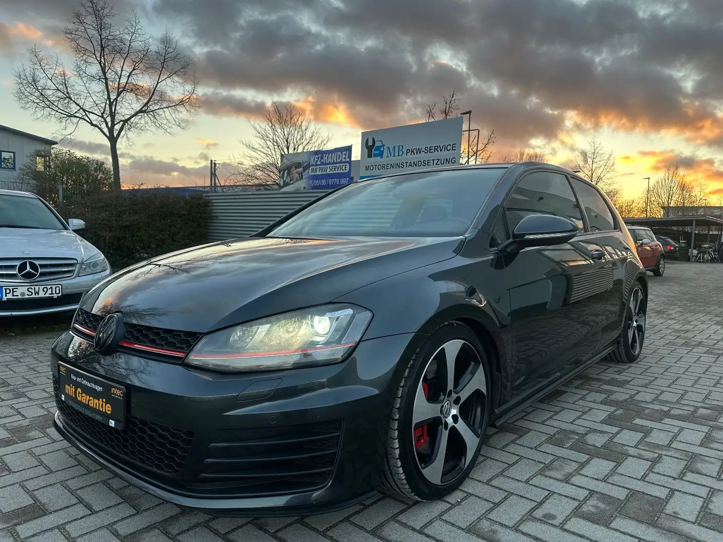 Volkswagen Golf GTI Performance Grau - 1