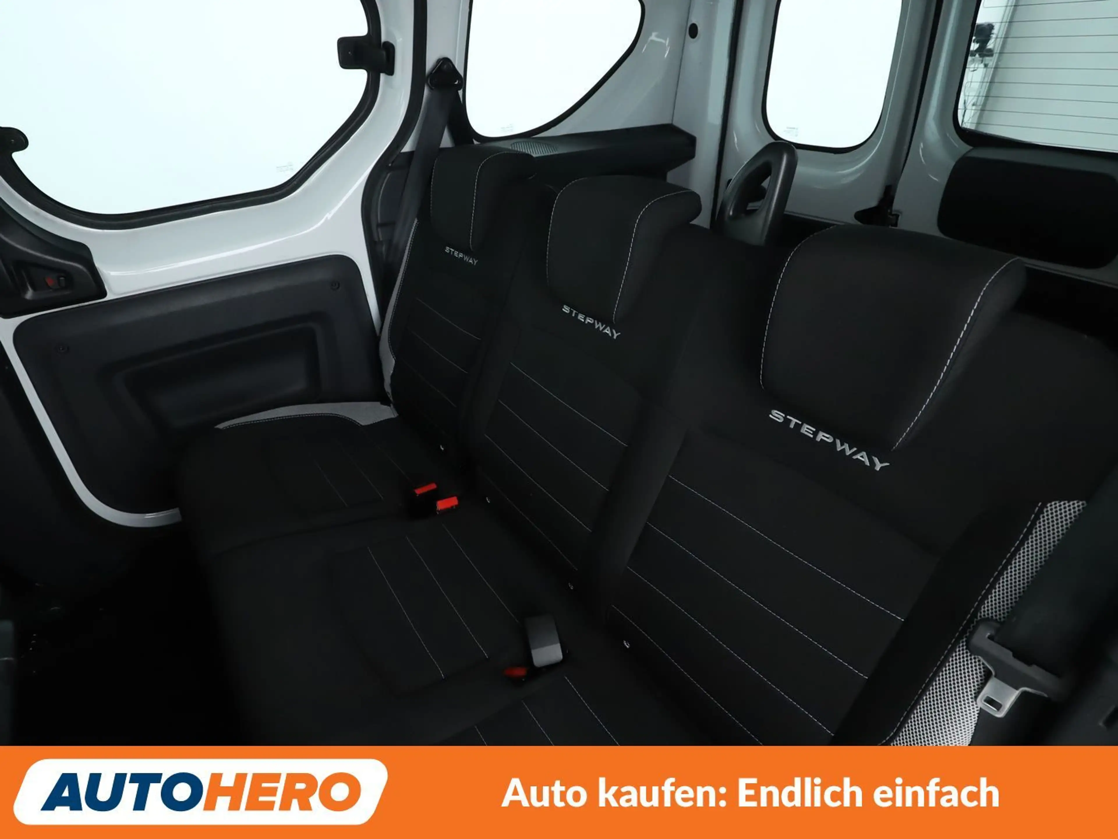 Dacia Dokker 1.6 SCe Stepway *NAVI*TEMPO*PDC*SHZ* — photo 14